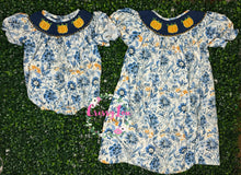 Load image into Gallery viewer, Navy Floral Pumpkin Smocked Bubble